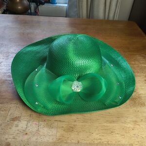 Vintage bright green straw sun hat with big green mesh tulle bow with rhinestone